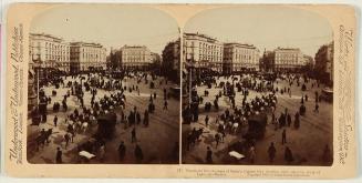 Puerta del Sol, el centro de la capital de España, mostrando un escuadrón de lanceros, Madrid