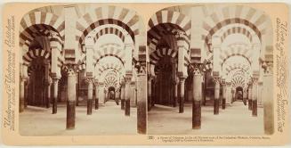 Un bosque de columnas, en la antigua parte morisca de la catedral. Mezquita de Córdoba.