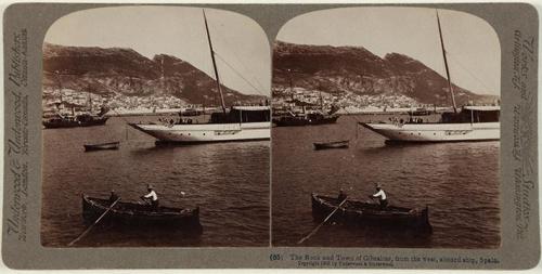 La Roca y la ciudad de Gibraltar desde el oeste a bordo del buque