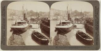 Women coaling Ocean Steamers on de Nervion River