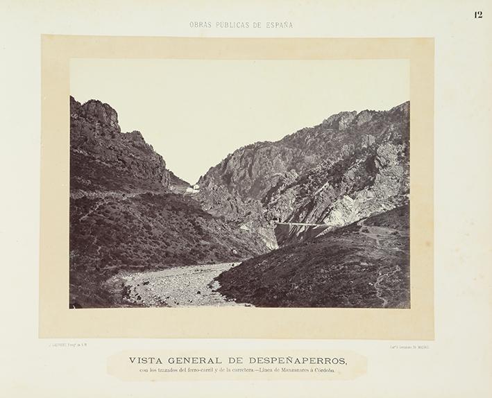 Vista general  de Despeñaperros, con los trazados del ferrocarril y de la carretera. Línea de Manzanares a Córdoba