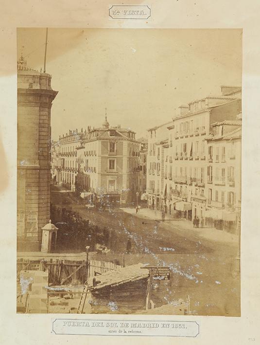 Tercera vista. Puerta del Sol de Madrid en 1857, antes de la reforma