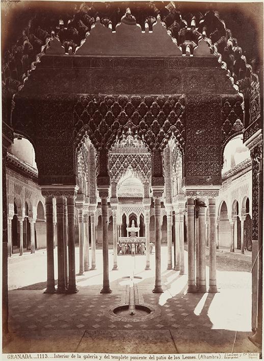 Granada. Interior de la galería y del templete poniente del patio de los Leones (Alhambra)