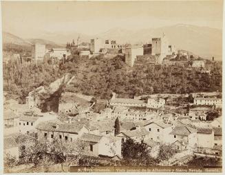 Granada. Vista general de la Alhambra y Sierra Nevada