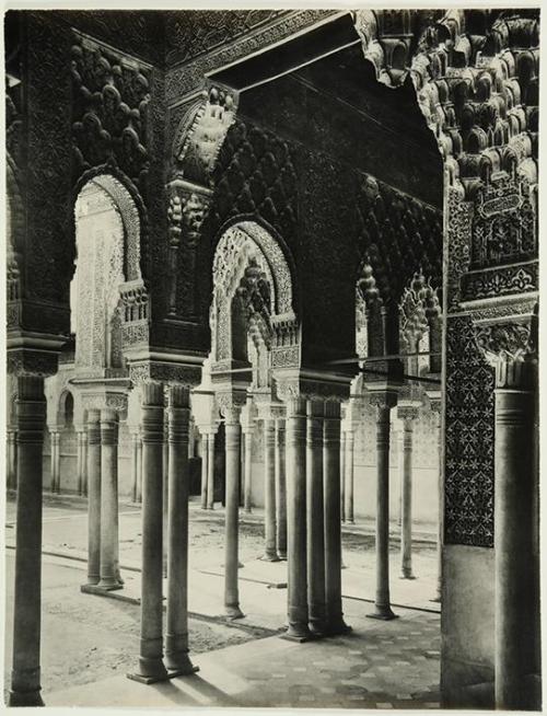 Alhambra. Patio (Estudio de columnas)