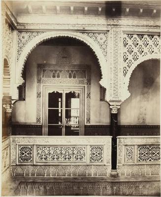 L’Alcazar à Seville. Galerie de la Cour de las Muñecas