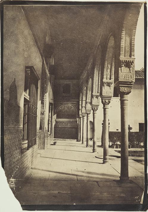 (Alhambra. Galería del Patio de Arrayanes)