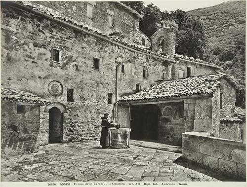 Assisi. Eremo delle Carceli. Il Chiostro. sec. XII