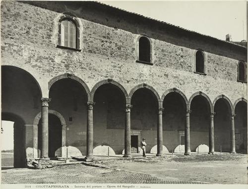 Grottaferrata. Interno dell portico. Opera del Sangallo