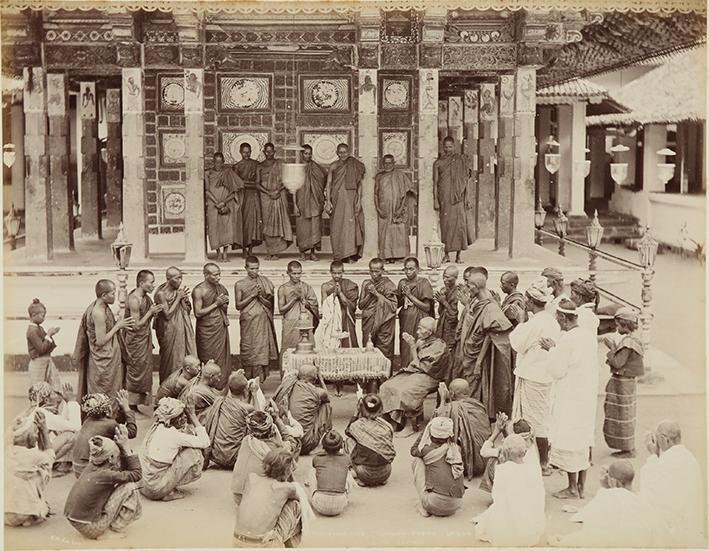 Veneration of Buddha’s. Looth. Kandy. Ceylan)