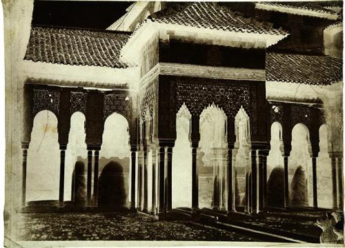 (Alhambra. Patio de los Leones)