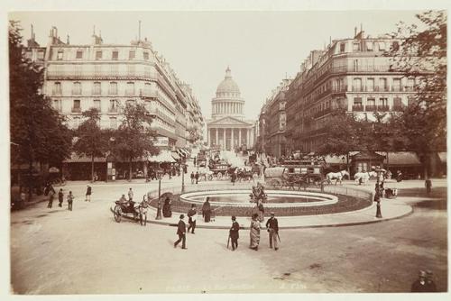 Paris. La rue Soufflot