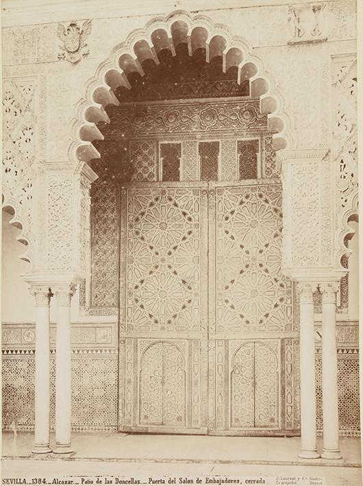 Sevilla. Alcazar. Patio de las Doncellas. Puerta del Salón de Embajadores, cerrada