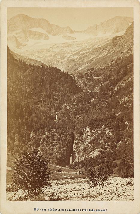 Vue générale de la vallée du Lys. Prés Luchon