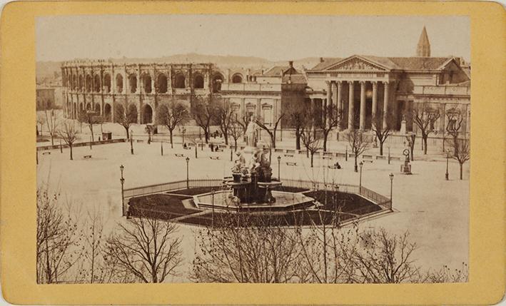 (Nimes. Plaza del Anfiteatro)