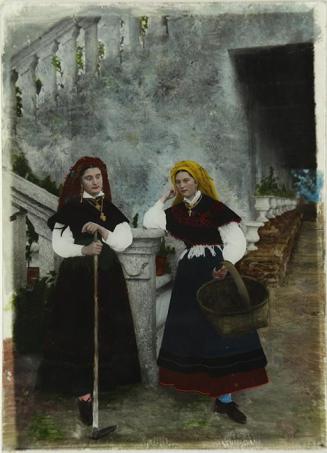 (Retrato de dos mujeres con trajes típicos)