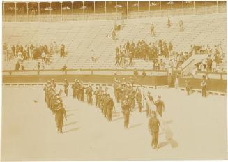 (Desfile en la plaza de toros de Valencia )