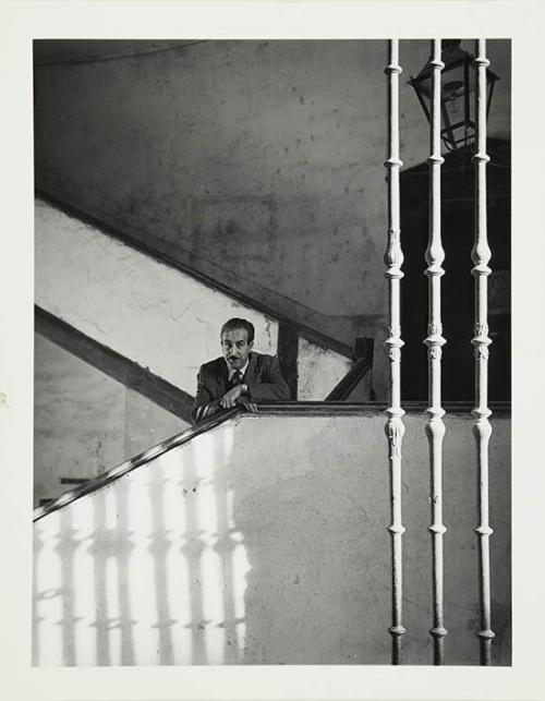 Retrato de Juan Dolcet en las escaleras