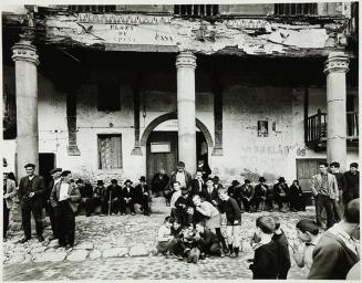 Plaza de Valverde con gente