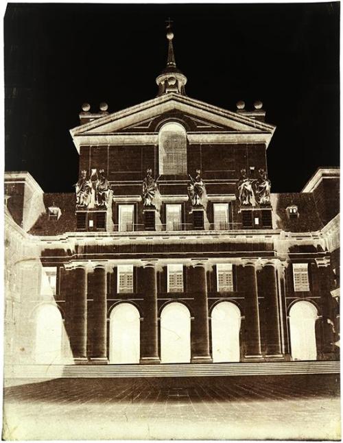 Escurial. Façade de l’ église. Cour intérieure du couvent