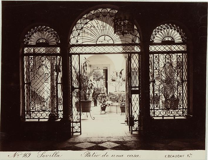 Sevilla. Patio de una casa