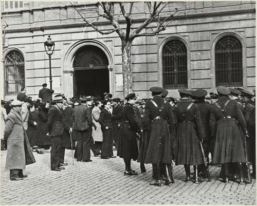 (Guerra civil española). Elecciones 16 Febrero 1936. Un colegio electoral en la residencia de los PP. Jesuitas en la calle Caspe.