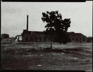 Nave industrial y chimenea Folch