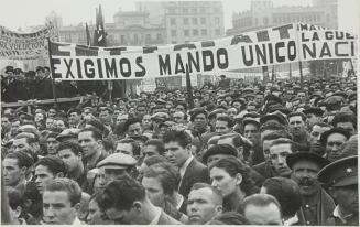 (Manifestación en la Plaza de Cataluña de Barcelona)