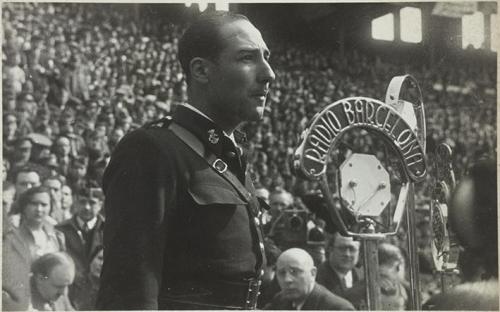 (Militar en el mitín de clausura de la semana de la Solidaridad de Catalunya con Madrid en la plaza de toros de Barcelona)