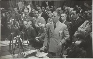 (Lluis Companys, Sebastián pozas, Virgilio Llanos y Jualio Álvarez del Bayo en la presentación del Comisariado de Guerra en el “Gran Price”)