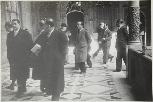 (Visita de una delegación al palacio de la Generalitat)