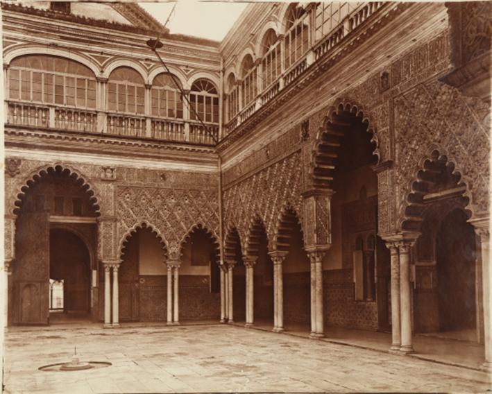 (Sevilla. Alcázar. Patio de las Doncellas)