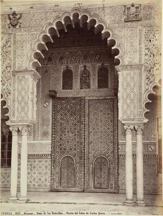 Sevilla. Alcazar. Patio de las Doncella. Puerta del Salón de Carlos Quinto