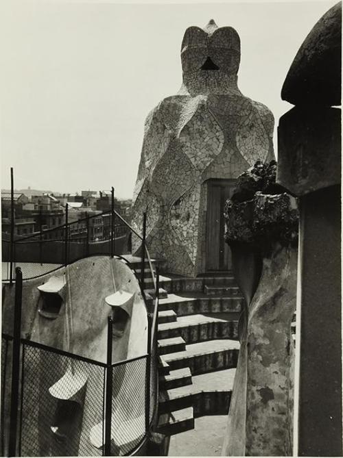 Antonio Gaudí. Chimeneas en la casa Milá