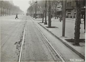 (Vías de tren por una ciudad)