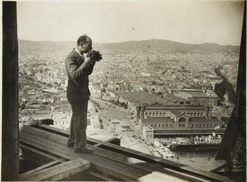 (Fotógrafo y vista aérea de Barcelona?)